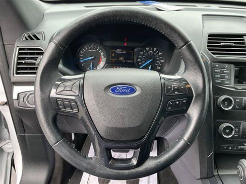 Certified 2018 Ford Explorer XLT FWD image 13