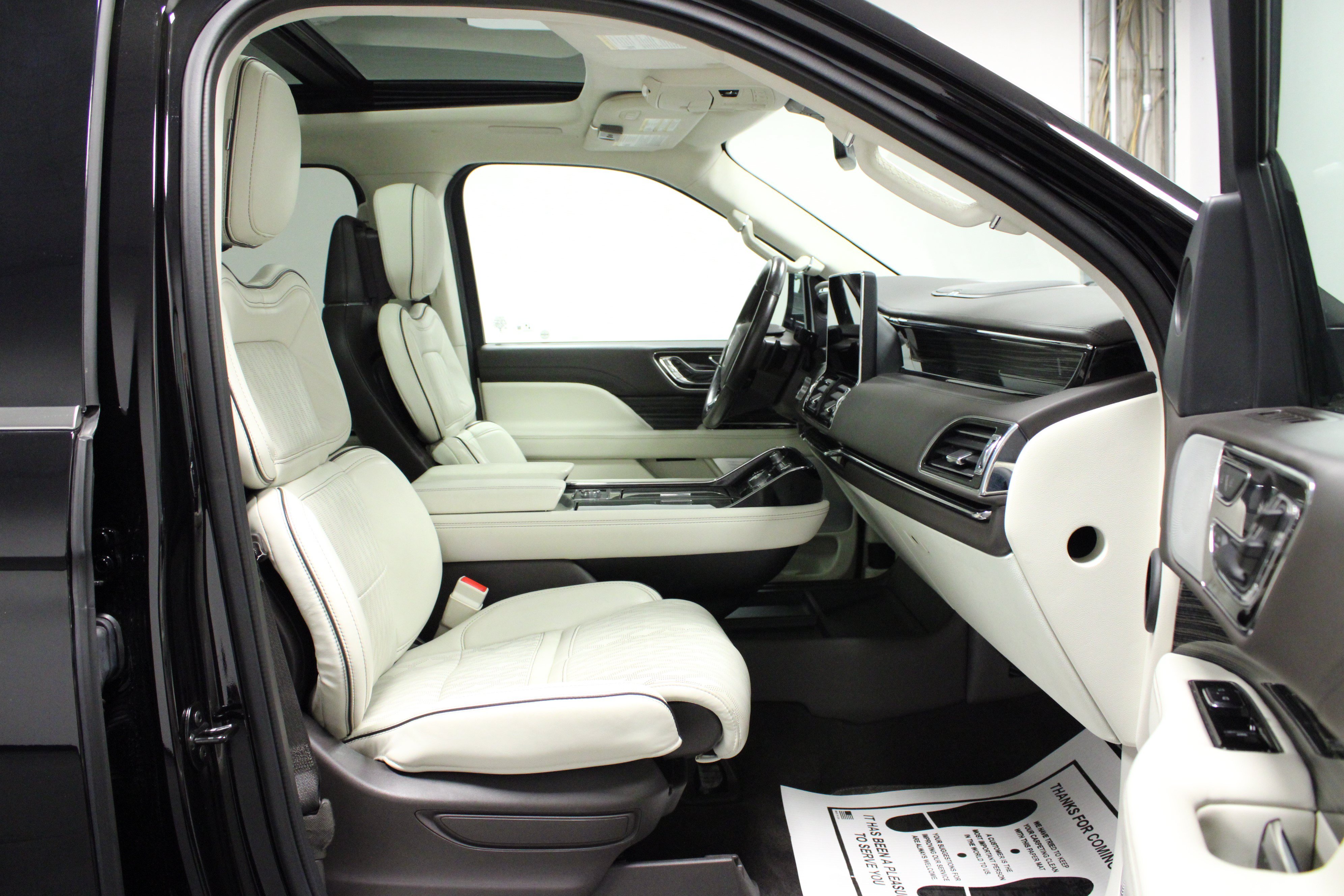 Used 2023 Lincoln Navigator Black Label AWD/4WD image 17
