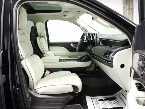 Used 2023 Lincoln Navigator Black Label image 17