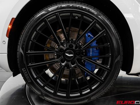 Used 2022 Aston Martin DBX image 19