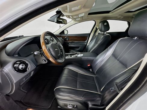 Used 2017 Jaguar XJ R-Sport image 22