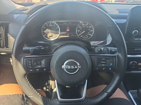 Used 2022 Nissan Pathfinder SV FWD image 15