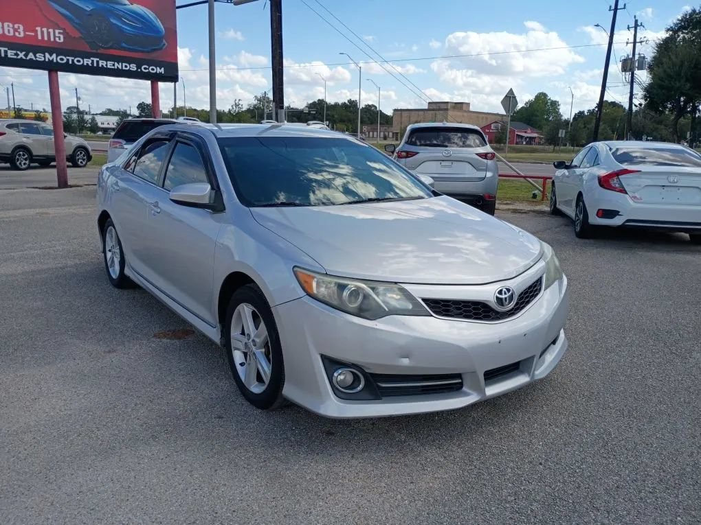 Used 2014 Toyota Camry SE FWD image 7