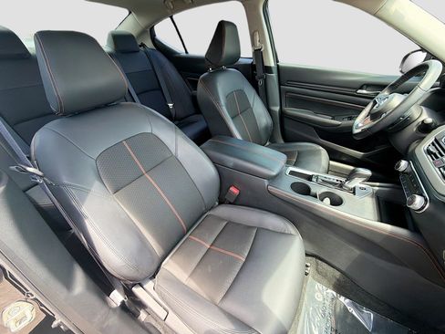 Used 2020 Nissan Altima 2.5 SR w/ Premium Package FWD image 13