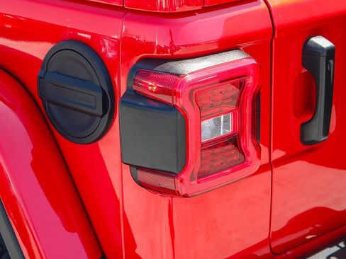 Used 2021 Jeep Wrangler Unlimited Rubicon AWD/4WD image 11