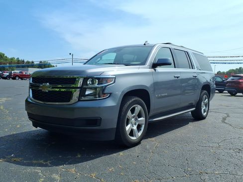 Used 2020 Chevrolet Suburban LT AWD/4WD image 3