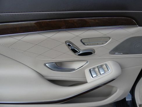 Used 2018 Mercedes-Benz S 560 Sedan image 40