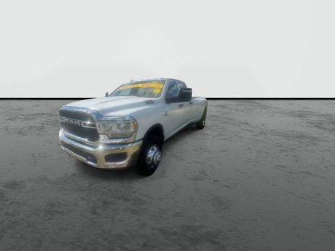 Used 2024 RAM 3500 Tradesman w/ Chrome Appearance Group AWD/4WD image 4