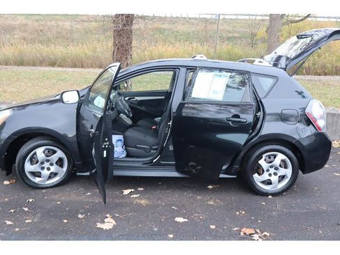 Used 2010 Pontiac Vibe w/ Sun And Sound Package image 20
