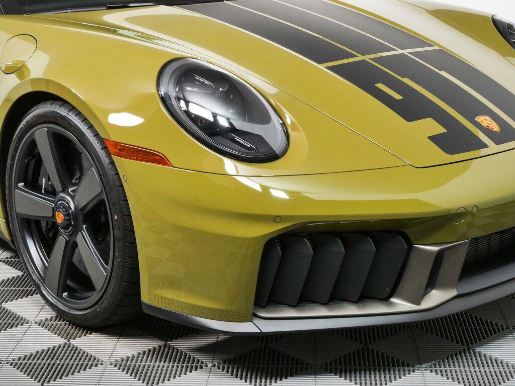Used 2026 Porsche 911 GTS RWD image 39