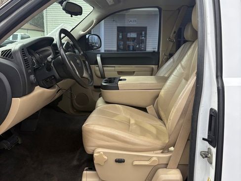 Used 2011 Chevrolet Silverado 1500 LT w/ Florida Edition image 10