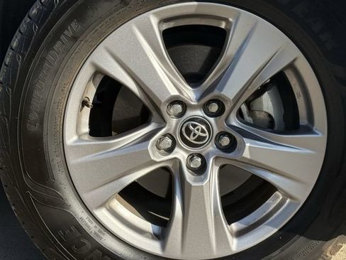 Used 2025 Toyota RAV4 XLE FWD image 10