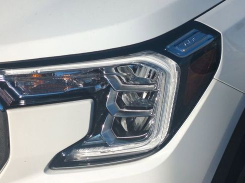 Used 2022 GMC Terrain SLE w/ Driver Convenience Package image 9