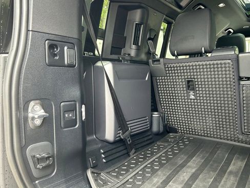 Used 2022 Land Rover Defender 110 S AWD/4WD image 55