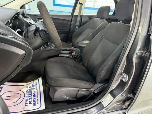 Used 2015 Ford Focus SE w/ SE Sport Package FWD image 24