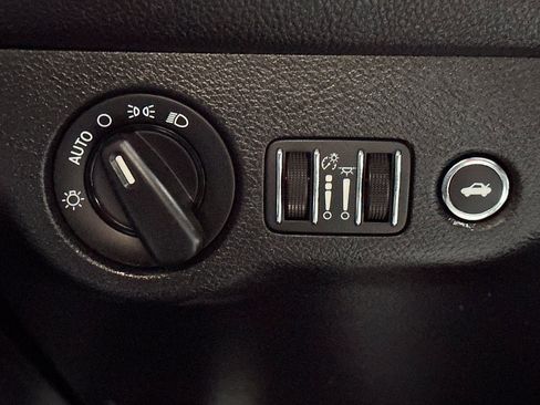 Used 2018 Dodge Challenger SXT image 34