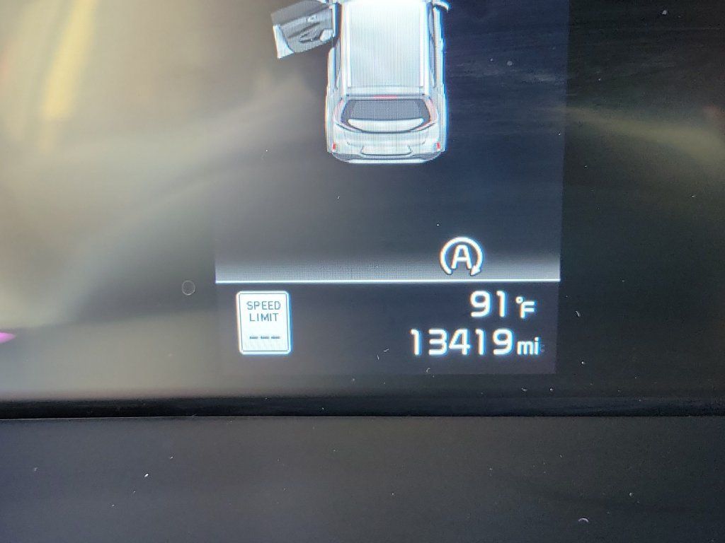 Used 2025 Kia Soul LX w/ LX Technology Package FWD image 25