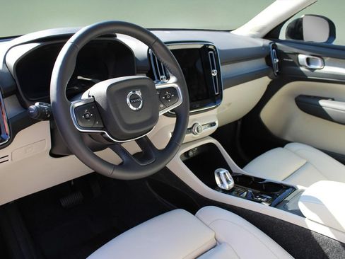 Used 2025 Volvo XC40 B5 Ultra w/ Protection Package Premier AWD/4WD image 2
