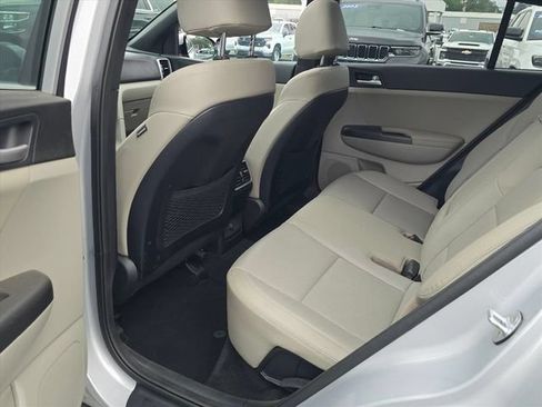 Used 2020 Kia Sportage S w/ S FWD Sunroof Package image 17