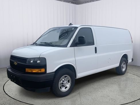 Used 2021 Chevrolet Express 3500 w/ Driver Convenience Package RWD image 7