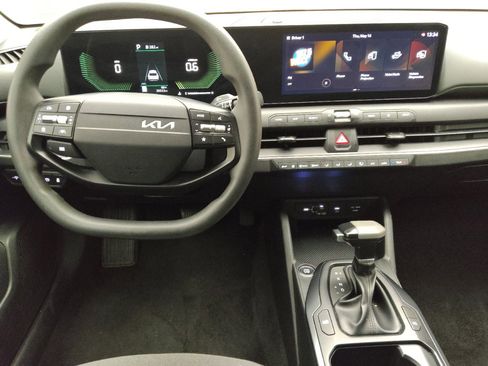 Used 2025 Kia K4 FWD image 22