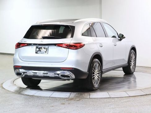 Used 2025 Mercedes-Benz GLC 300 4MATIC image 14