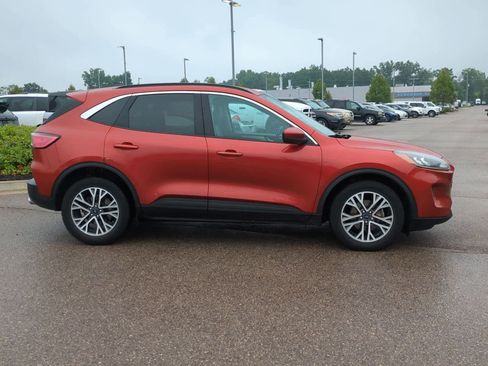 Used 2020 Ford Escape SEL image 9