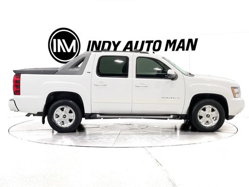 Used 2011 Chevrolet Avalanche LT w/ Suspension Package, Off-Road AWD/4WD image 3