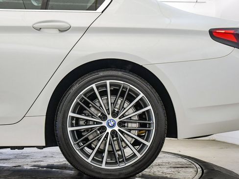 Certified 2023 BMW 530e w/ Convenience Package image 12