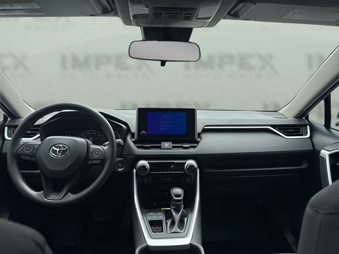 Used 2025 Toyota RAV4 XLE w/ Convenience Package FWD image 13