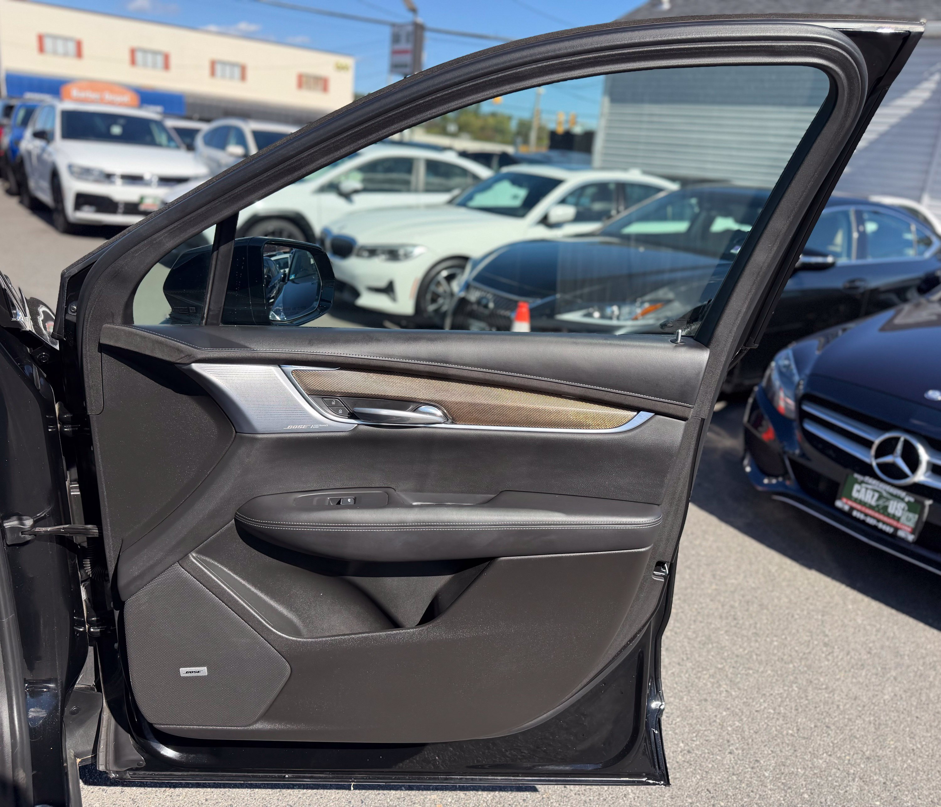 Used 2023 Cadillac XT6 Premium Luxury w/ Platinum Package AWD/4WD image 25