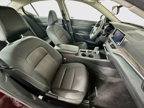 Used 2025 Nissan Altima 2.5 SV FWD image 28