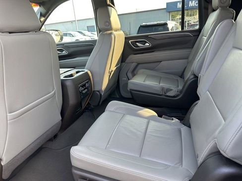 Used 2022 Chevrolet Suburban LT w/ Luxury Package image 27