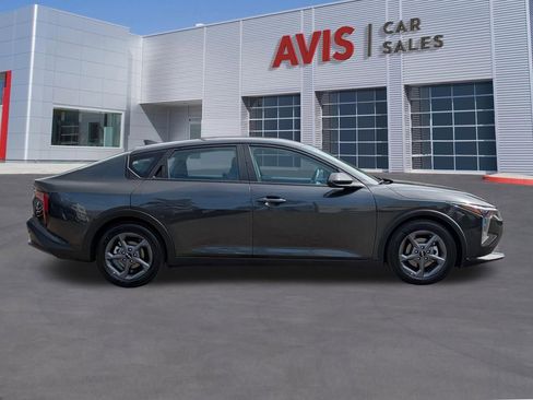 Used 2025 Kia K4 LXS image 5