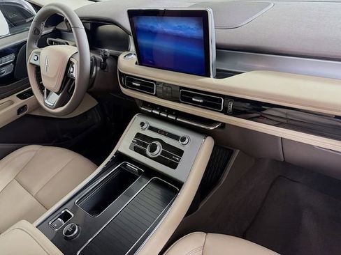 Used 2023 Lincoln Aviator AWD w/ Premium Package image 33