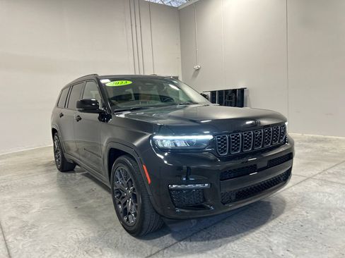 Used 2023 Jeep Grand Cherokee L Summit AWD/4WD image 4