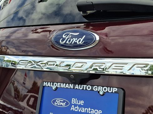 Used 2019 Ford Explorer XLT FWD image 27