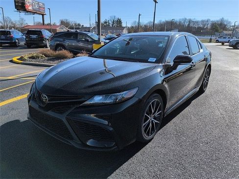 Certified 2024 Toyota Camry SE image 3