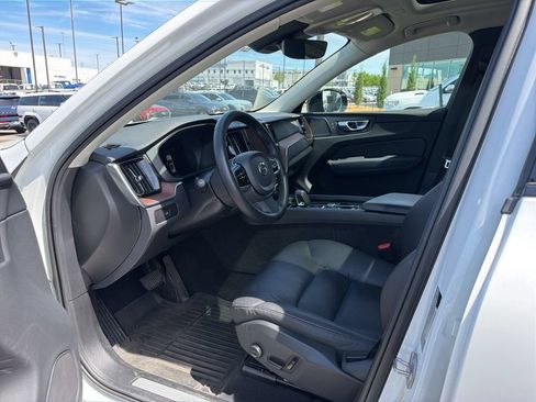Used 2024 Volvo XC60 B5 Plus w/ Protection Package Premier AWD/4WD image 8