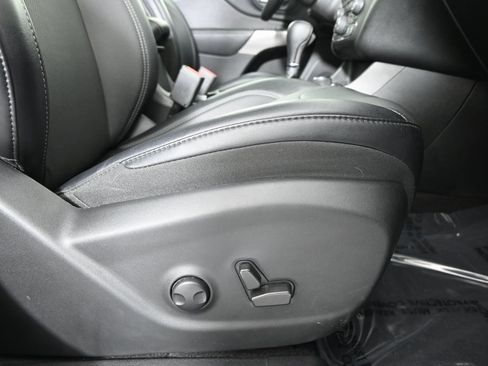 Used 2022 Jeep Cherokee Latitude Lux w/ Sun & Sound Group image 14