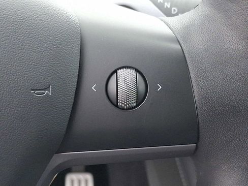 Used 2022 Tesla Model Y Performance image 18