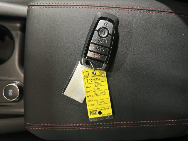 Certified 2025 Ford Explorer ST-Line AWD/4WD image 33