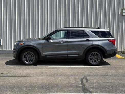 Certified 2024 Ford Explorer XLT w/ Equipment Group 202A AWD/4WD image 2