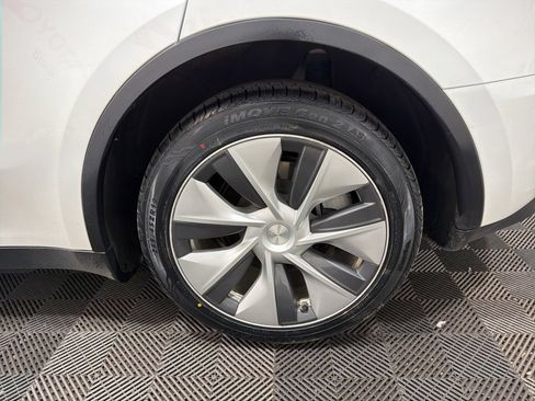 Used 2023 Tesla Model Y Long Range AWD/4WD image 30
