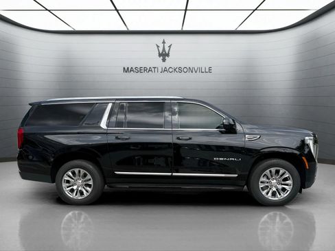 Used 2025 GMC Yukon XL Denali AWD/4WD image 38