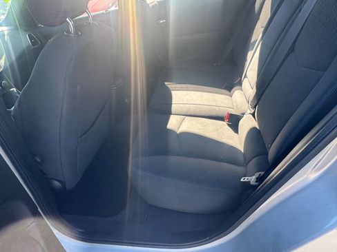 Used 2011 Chrysler 200 Touring image 9