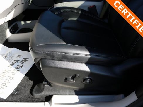 Used 2024 Chrysler Pacifica Select image 13