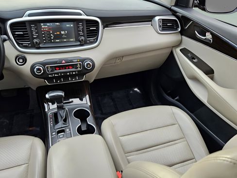 Used 2020 Kia Sorento EX image 9