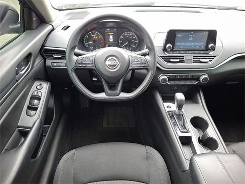 Used 2024 Nissan Altima 2.5 S image 11