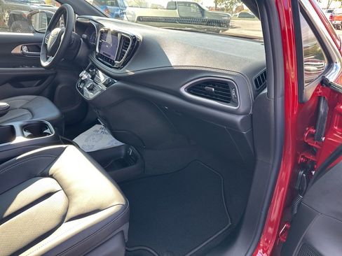 New 2026 Chrysler Pacifica Select image 54